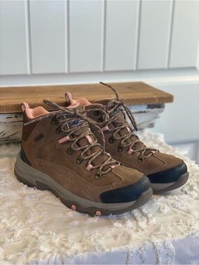 Skechers Brown Suede Hiking Sneakers with Pink Lining